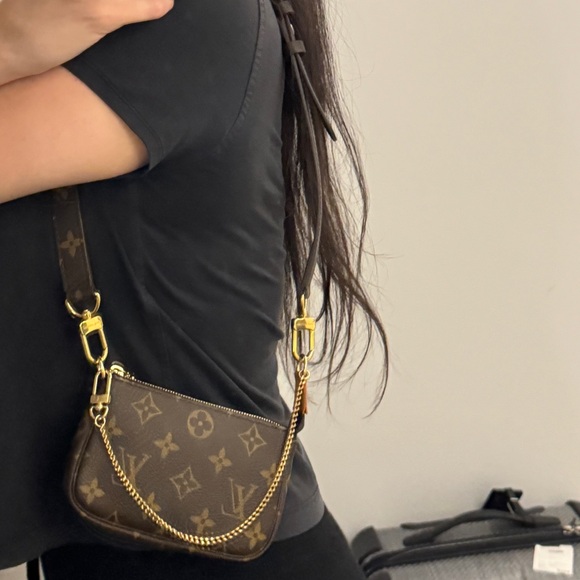 Louis Vuitton mini pochette accessories with monogram strap - Picture 15 of 15